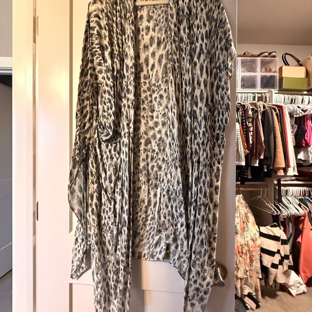 Evereve Black and White Animal Print Top